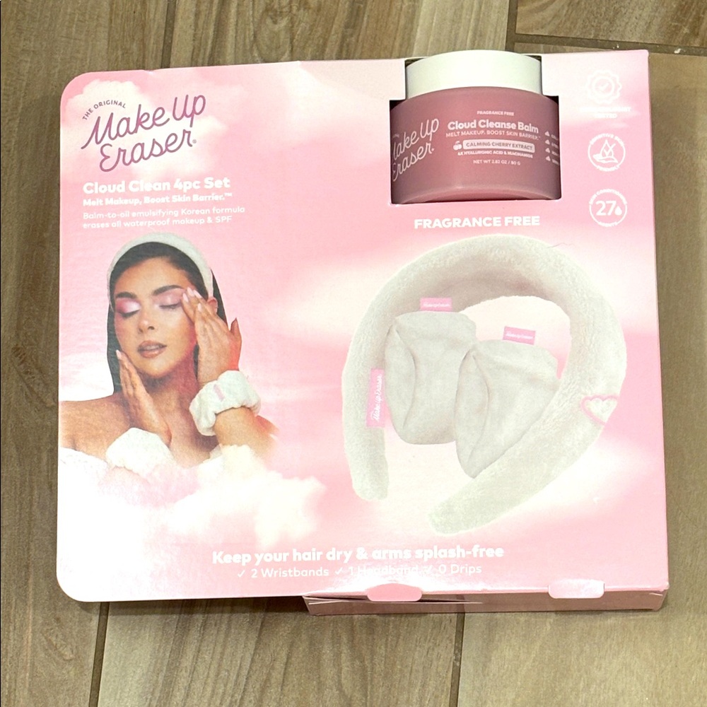 NIB MakeUp Eraser 3pc Cloud Clean spa Set